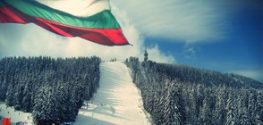 Ски спускане с трибагреници и носии на Пампорово по случай 3 март