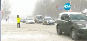 Силен снеговалеж предизвика проблеми в Северен Китай (ВИДЕО)