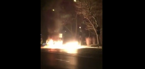 Кола се възпламени близо до училище в Шумен (ВИДЕО)