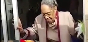 100-годишна жена празнува юбилея си с бурен танц (ВИДЕО)