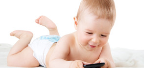 Експерт: Малките деца да не играят с мобилни телефони