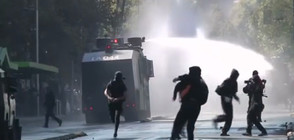 Сблъсъци между протестиращи и полиция в Чили (ВИДЕО)