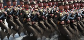 Най-важното на парада в Пхенян бяха оръжията (ВИДЕО+СНИМКИ)