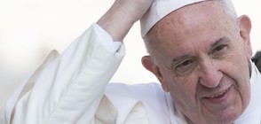 Папа Франциск пострада леко при инцидент с папамобила (СНИМКА)