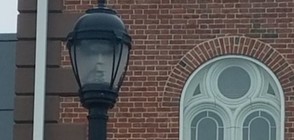 Улична лампа в американски град - обитавана от духове? (СНИМКА)