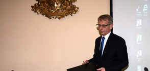 Министър Денков се похвали с напредък в сферата на образованието