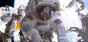 Приключи разходката на двама американски астронавти в открития Космос