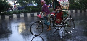 Циклонът Мора връхлетя Бангладеш (ВИДЕО+СНИМКИ)