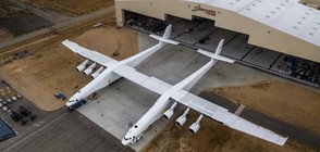 САЩ построиха най-големия самолет в света (СНИМКИ)