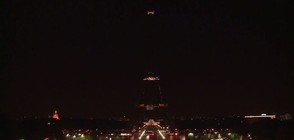 Айфеловата кула в мрак в памет на жертвите от атентата в Кабул (ВИДЕО)