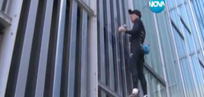 Човекът паяк изкачи небостъргач в Барселона (ВИДЕО)