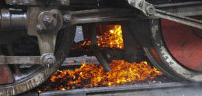 ПОРЕДЕН ИНЦИДЕНТ С ВЛАК: Пламъци обхванаха локомотив в Костенец