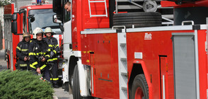 Пожар изпепели постройки и автомобил в Бургас (ВИДЕО)