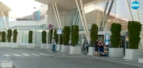 Стотици туристи - блокирани на Летище София (ВИДЕО)