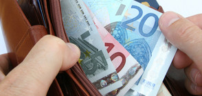 13-годишен раздаде хиляди евро на случайни минувачи