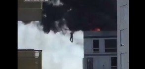СПАСЕНИЕ: Мъж увисна на кран, за да оцелее при пожар (ВИДЕО)