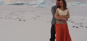 ЗА ПЪРВИ ПЪТ: Влюбени се ожениха на Антарктида (СНИМКИ)