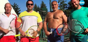 Снимка на премиера на тенис корта предизвика серия от коментари