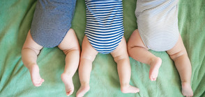 След девет опита инвитро жена роди тризнаци