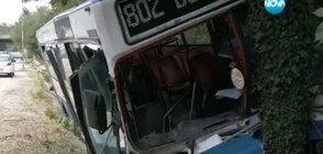 Трима ранени при сблъсък на градски автобус и багер (ВИДЕО)