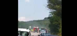 Запали се камион, превозващ аварирал автобус (ВИДЕО)