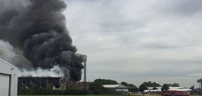 Пожар избухна близо до британско летище (ВИДЕО+СНИМКИ)