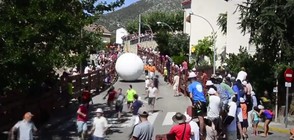 ВМЕСТО БИКОВЕ: В Испания организираха надбягване с гигантски топки (ВИДЕО)