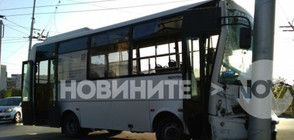 Автобус се блъсна в уличен стълб в Пловдив (СНИМКА)