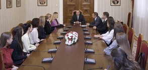 Президентът се срещна с ансамбъла по художествена гимнастика (СНИМКИ)