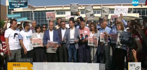 Турция оставя в ареста задържани журналисти