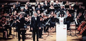 Робот-диригент на концерт на Бочели