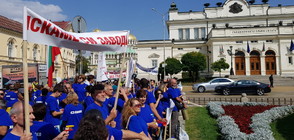 Работници от "Емко" се събраха на протест пред НС (ВИДЕО+СНИМКИ)