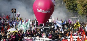 БЕЗРЕДИЦИ В ПАРИЖ: Стотици протестираха заради трудовите реформи (ВИДЕО+СНИМКИ)