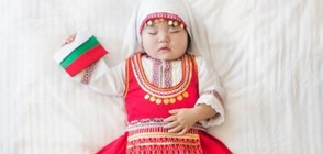 Корейско бебе с българска носия стана хит в интернет (ВИДЕО+СНИМКИ)