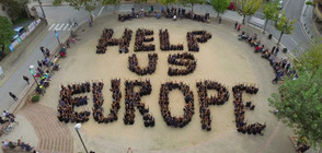 ЖИВ НАДПИС: Каталунци изписаха "Помогни ни, Европа" (ВИДЕО)