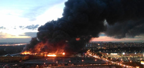 Огромен пожар избухна в търговски център в Москва (ВИДЕО+СНИМКИ)
