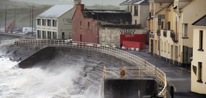 Бурята "Офелия" отне живота на трима души в Ирландия (ВИДЕО+СНИМКИ)