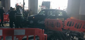 Такси блъсна двама души в Лондон и предизвика паника (ВИДЕО)