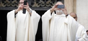 Папата към свещеници и вярващи: Оставете тези смартфони! (СНИМКИ)