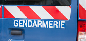 Автомобил с мигранти връхлетя френски жандармеристи