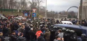 СБЛЪСЪЦИ В КИЕВ: Арестуваха Михаил Саакашвили, привържениците му го освободиха (ВИДЕО+СНИМКИ)