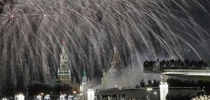 ОСВЕТЕНО НАЧАЛО: Зарята, която посрещна 2018-а година (ГАЛЕРИЯ)