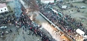 КАДРИ ОТ ДРОН: Леденото хоро в Калофер (СНИМКИ)