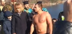 20-годишен хвана кръста в София, дарява наградата си (ВИДЕО)