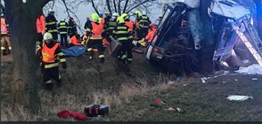 Трима загинали, 30 ранени при катастрофа в Прага (СНИМКИ)