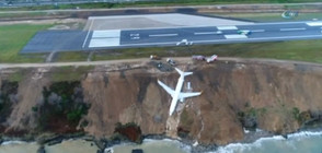 Изтеглиха самолета, който едва не се приземи в Черно море (ВИДЕО)