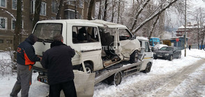 Микробус и трамвай се удариха в София, има ранени (ВИДЕО+СНИМКИ)