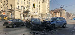 Две коли се удариха в центъра на София (ВИДЕО)