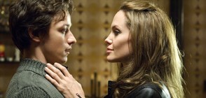 Джеймс Макавой и Анджелина Джоли са наемни убийци в "Неуловим"