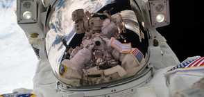 НАЙ-ДОБРОТО СЕЛФИ: Космонавт се засне сам в открития Космос (СНИМКА)